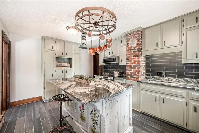 $450,000 | 406 South Birch Avenue, Plattsburg, MO 64477