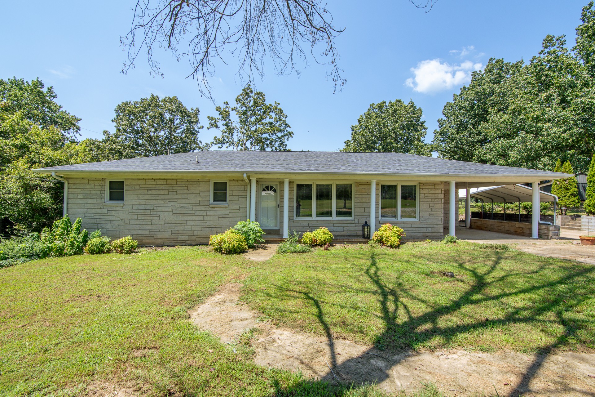1321 Natural Bridge Road Waynesboro, TN 38485 - Photo 2 of 95 Gallery Image 2