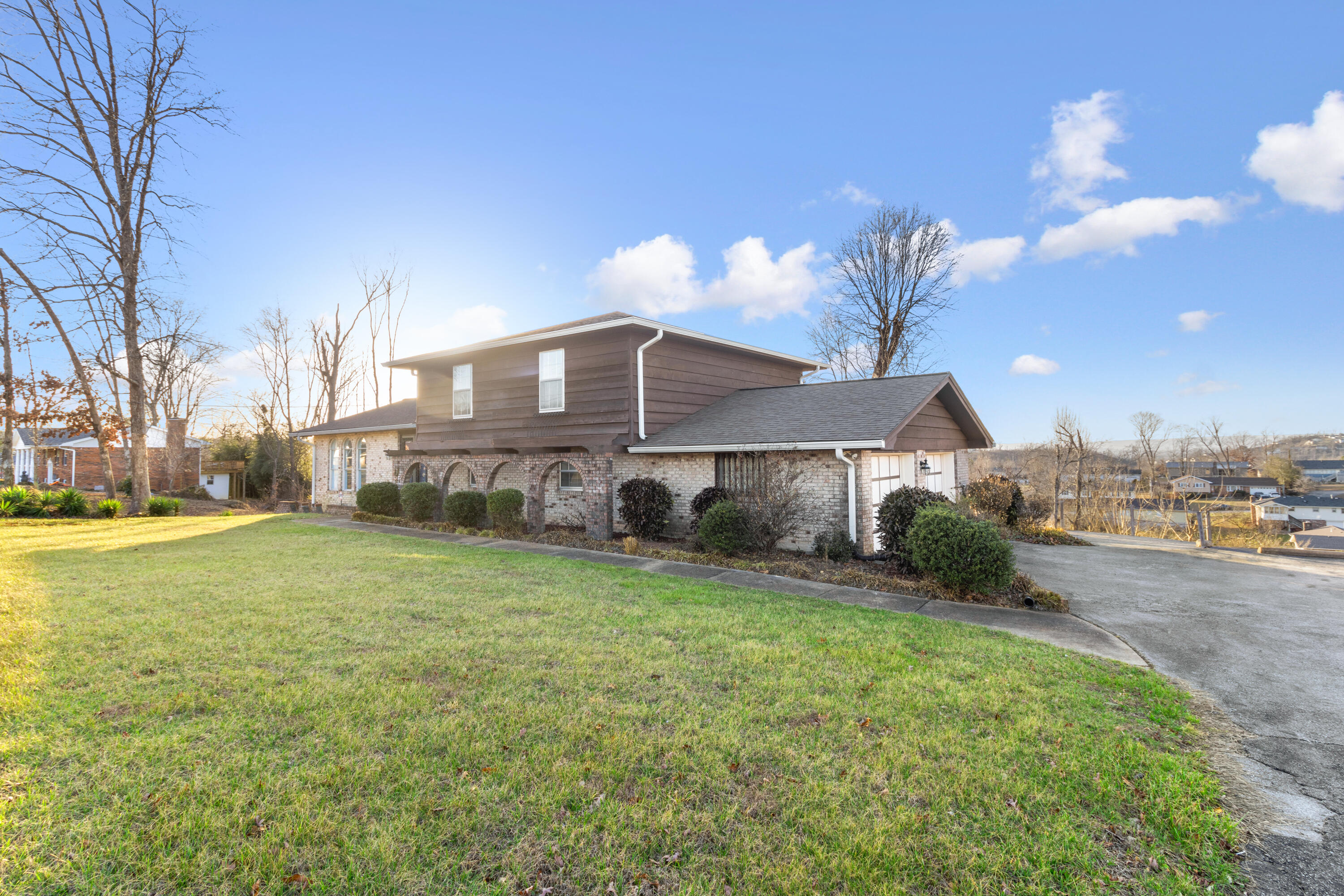 2711 Nile Road Chattanooga, TN 37421 - Photo 3 of 39 Level Front Lawn