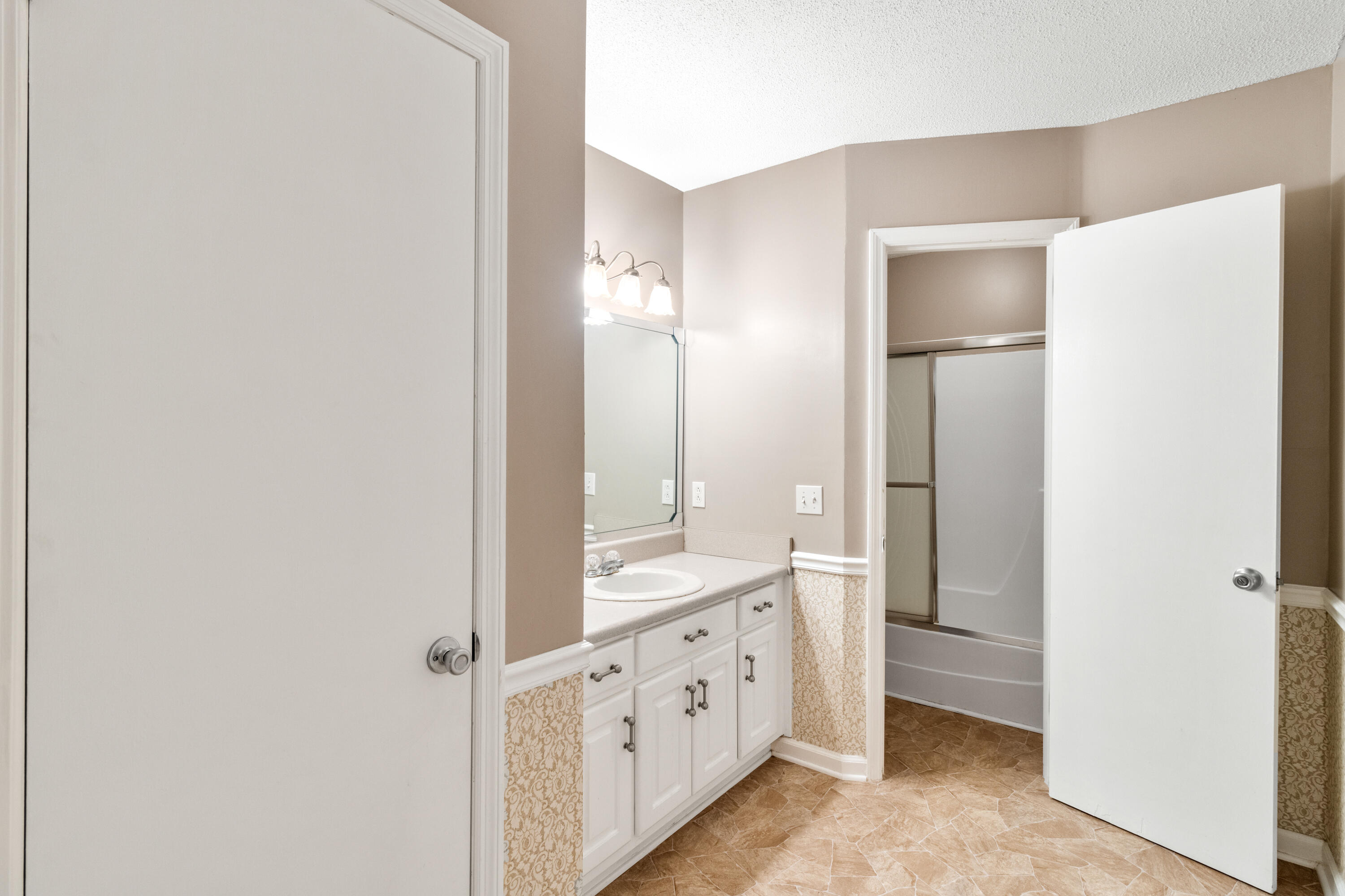 2711 Nile Road Chattanooga, TN 37421 - Photo 32 of 39 Shower and Commode Area of M. Bedroom