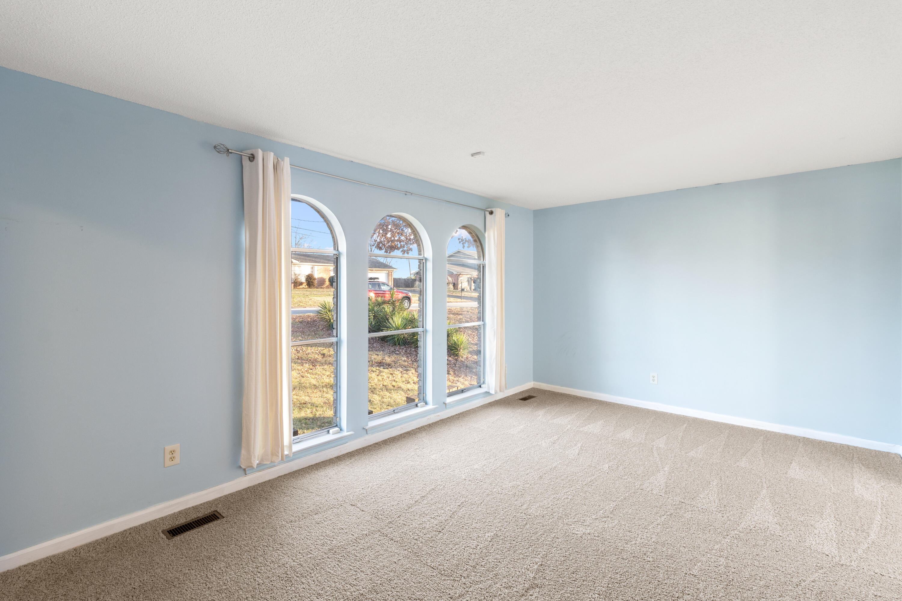 2711 Nile Road Chattanooga, TN 37421 - Photo 8 of 39 Lots of Window Light in Living Room