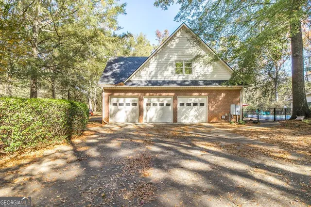 a view of a house with a outdoor space