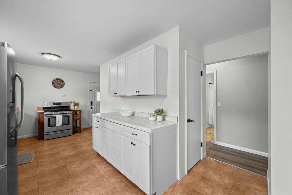 501 38th Street Moline, IL 61265 - Photo 4 of 32
