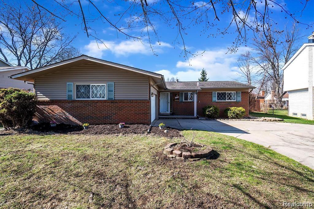 44136 Brandywyne Road Canton, MI 48187 - Photo 2 of 33 03-44136-Brandywyne-Rd-WindowStill-Real-Estate-Photography-3.jpg
