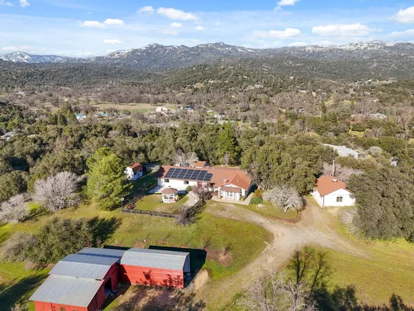 $687,000 | 44800 Ahwahnee Acres Road, Ahwahnee, CA 93601