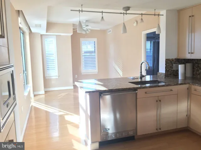 $2,995 | 7710 Woodmont Avenue, Unit 401, Bethesda, MD 20814