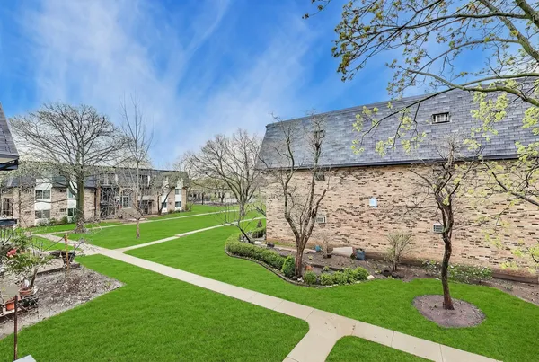 $145,000 | 2 A East Dundee Quarter Drive, Unit 208, Palatine, IL 60074