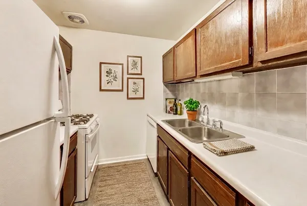 $145,000 | 2 A East Dundee Quarter Drive, Unit 208, Palatine, IL 60074