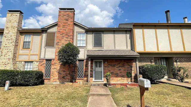 $1,950 | 2217 Roman Court, Dalworthington Gardens, TX 76013