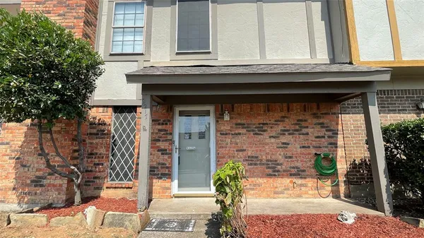 a view of entrance with a house