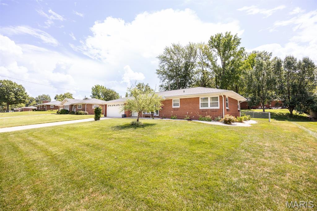 408 Blue Ridge Drive Belleville, IL 62223 - Photo 3 of 21 Gallery Image 3