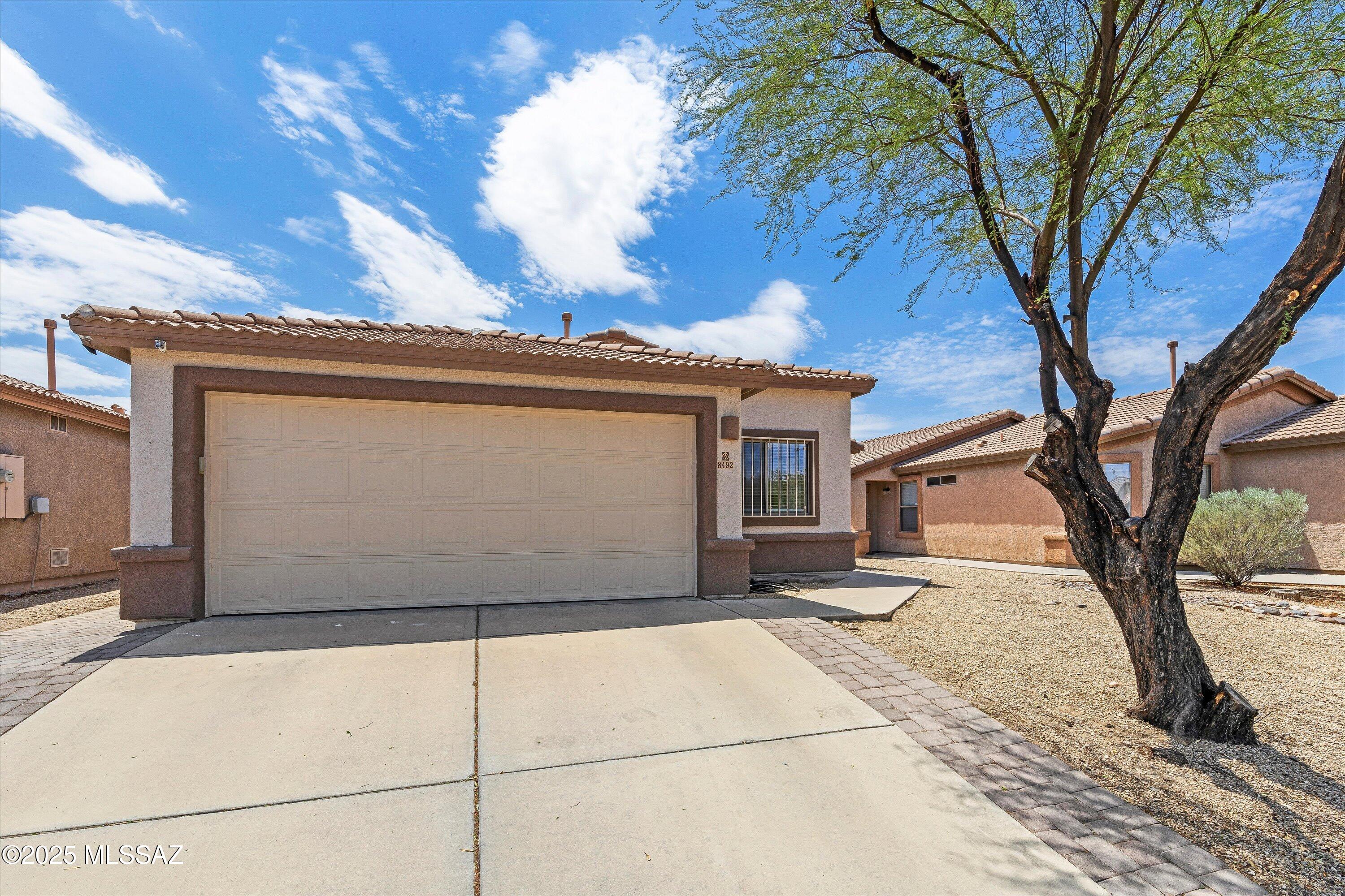 8492 East Sarnoff Ridge Loop Tucson, AZ 85710 - Photo 4 of 28