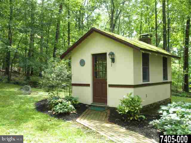 2015 Youngs Road Hanover, PA 17331 - Photo 22 of 25 Gallery Image 22