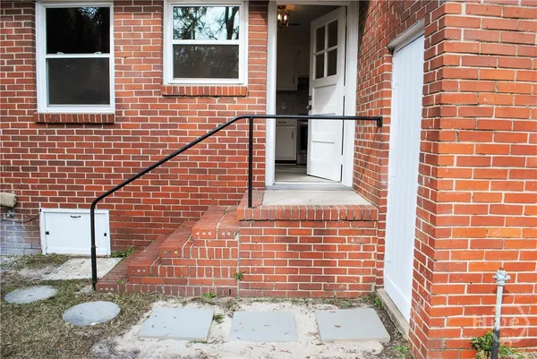 $1,950 | 215 Brandywine Road, Unit 215, Savannah, GA 31405