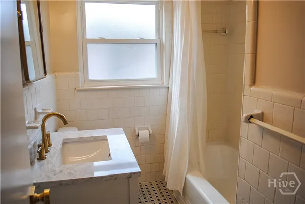 $1,950 | 215 Brandywine Road, Unit 215, Savannah, GA 31405