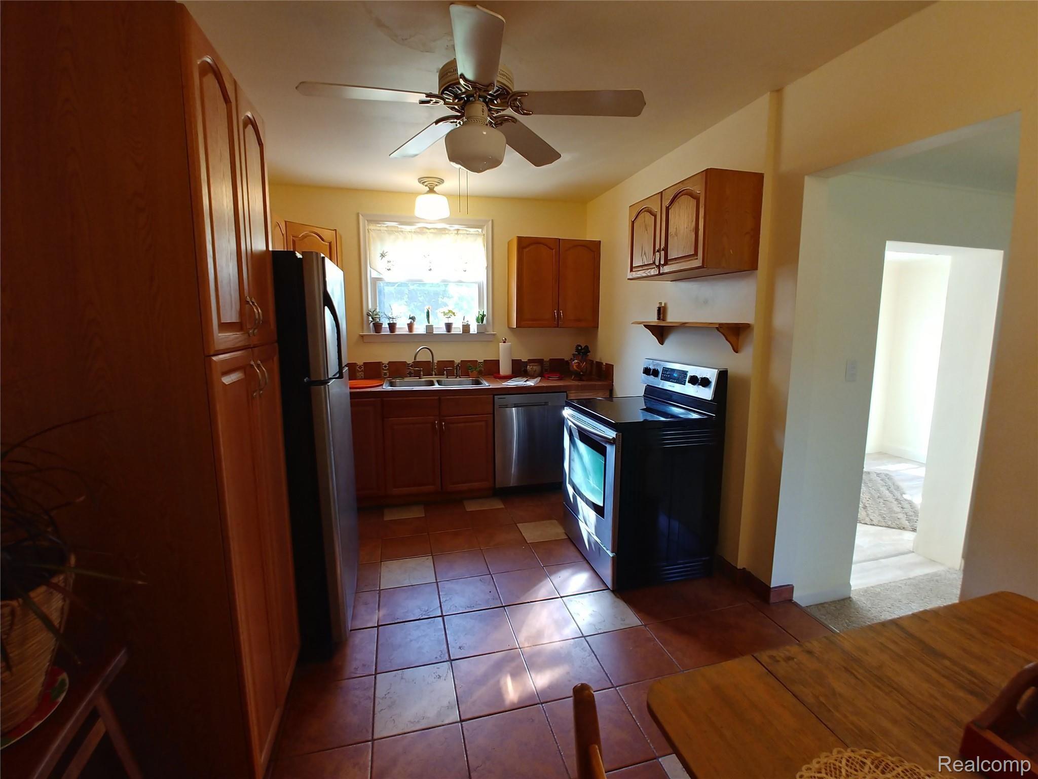 19882 Meridian Road Grosse Ile, MI 48138 - Photo 12 of 33 20190911_165322_HDR.jpg