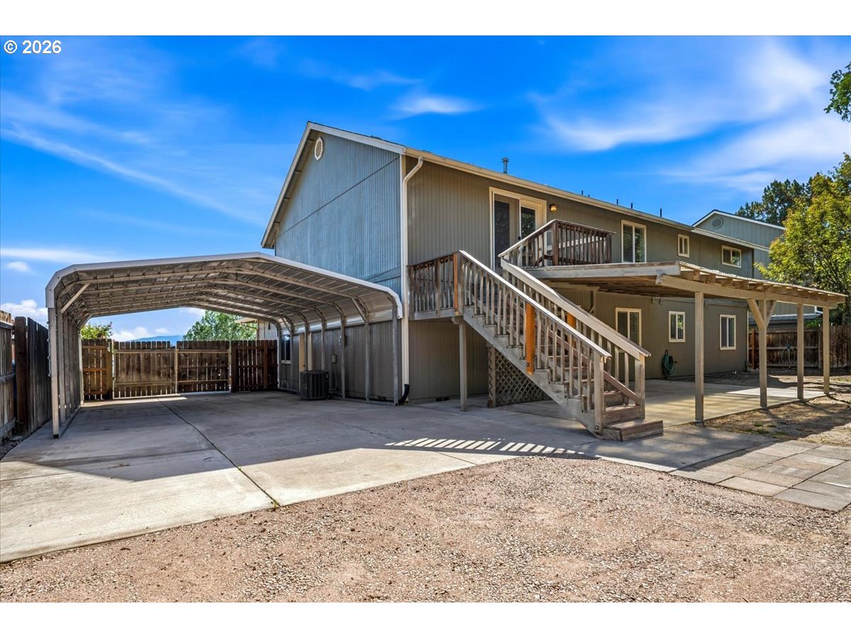 2439 Southwest 33rd Street Redmond, OR 97756 - Photo 37 of 40