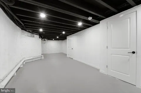 a view of utility room