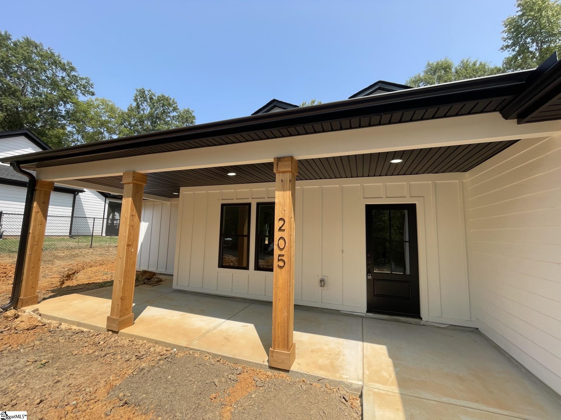 205 Mr Jim's Lane Clinton, SC 29325 - Photo 2 of 29