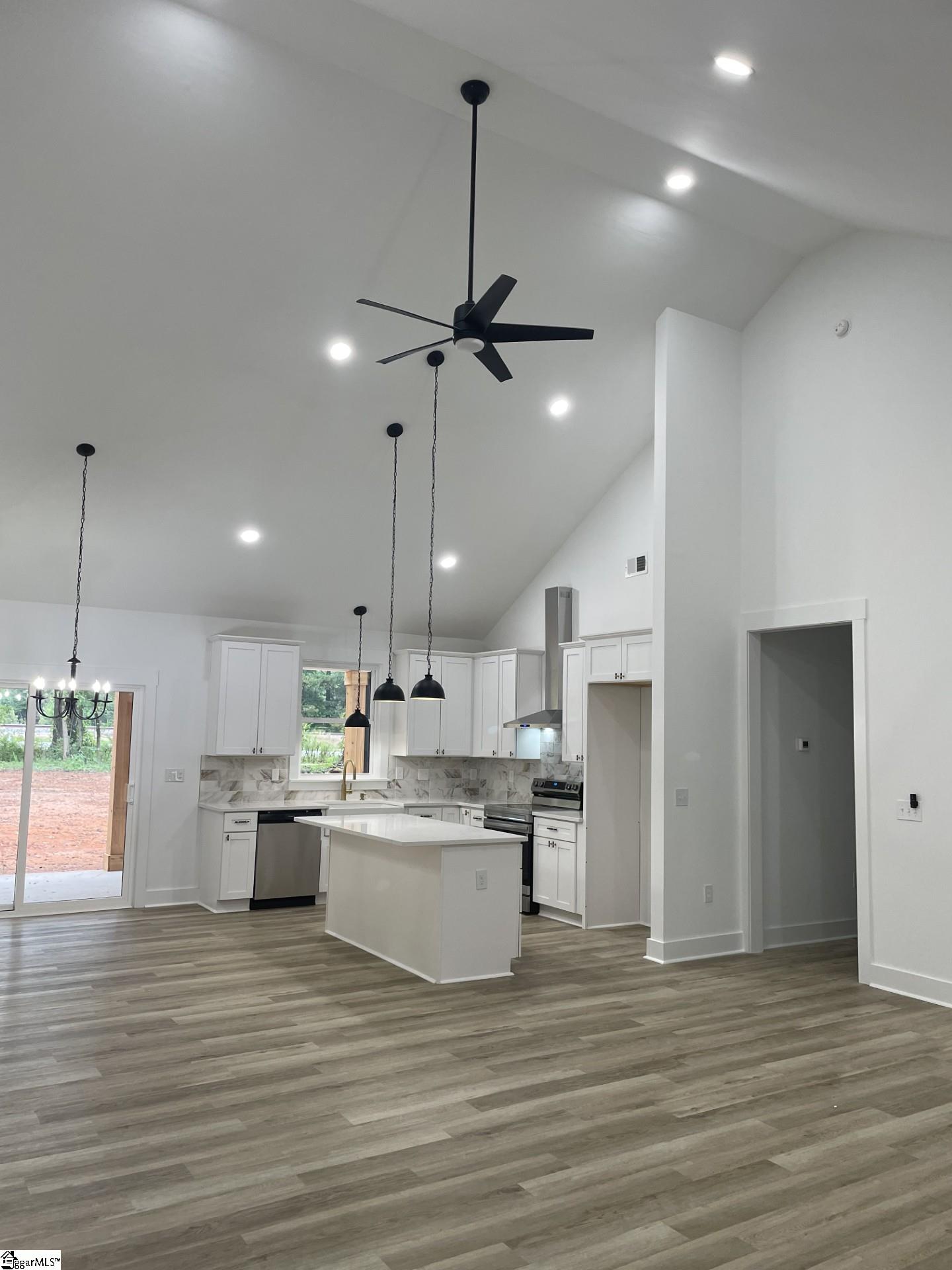 205 Mr Jim's Lane Clinton, SC 29325 - Photo 3 of 29