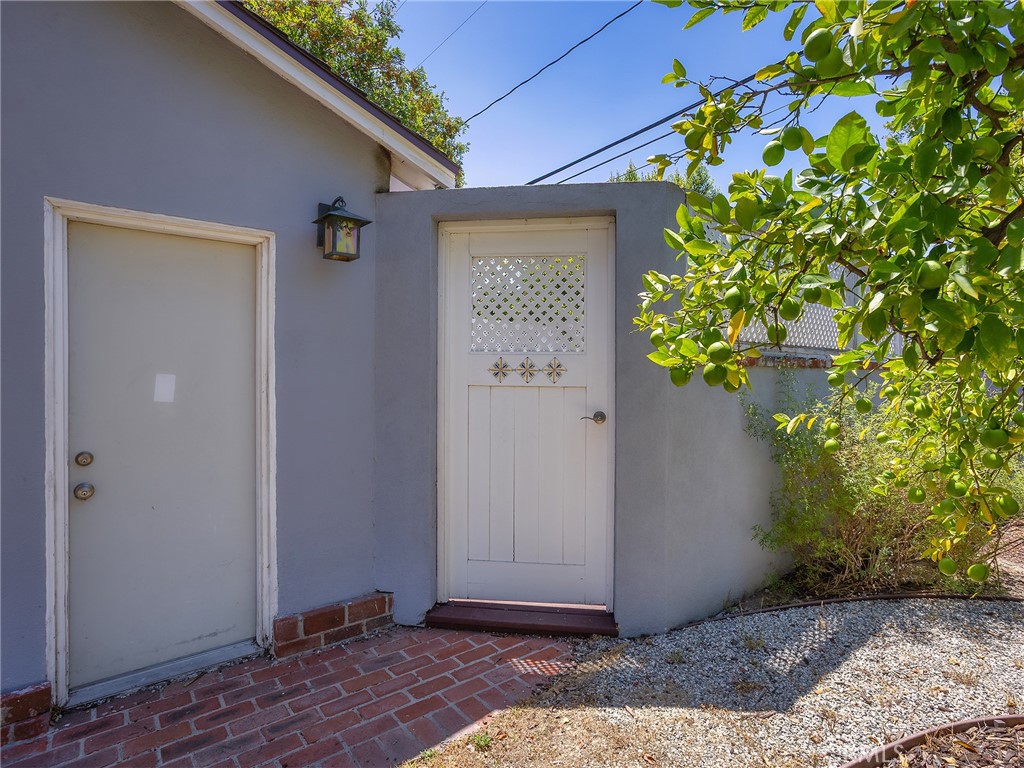 521 Bethany Road Burbank, CA 91504 - Photo 34 of 50 Back