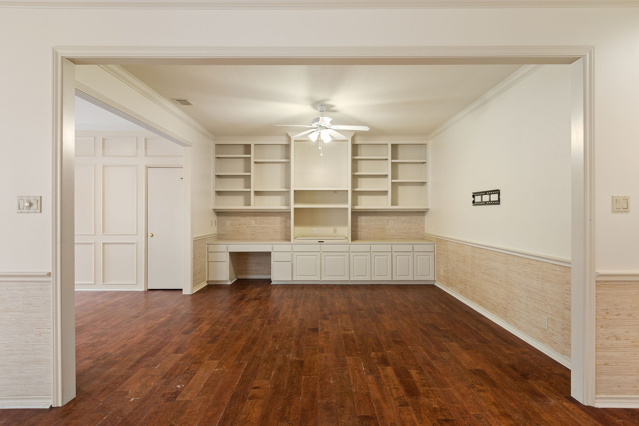 2834 Montebello Road, Unit B11 Austin, TX 78746 - Photo 7 of 39