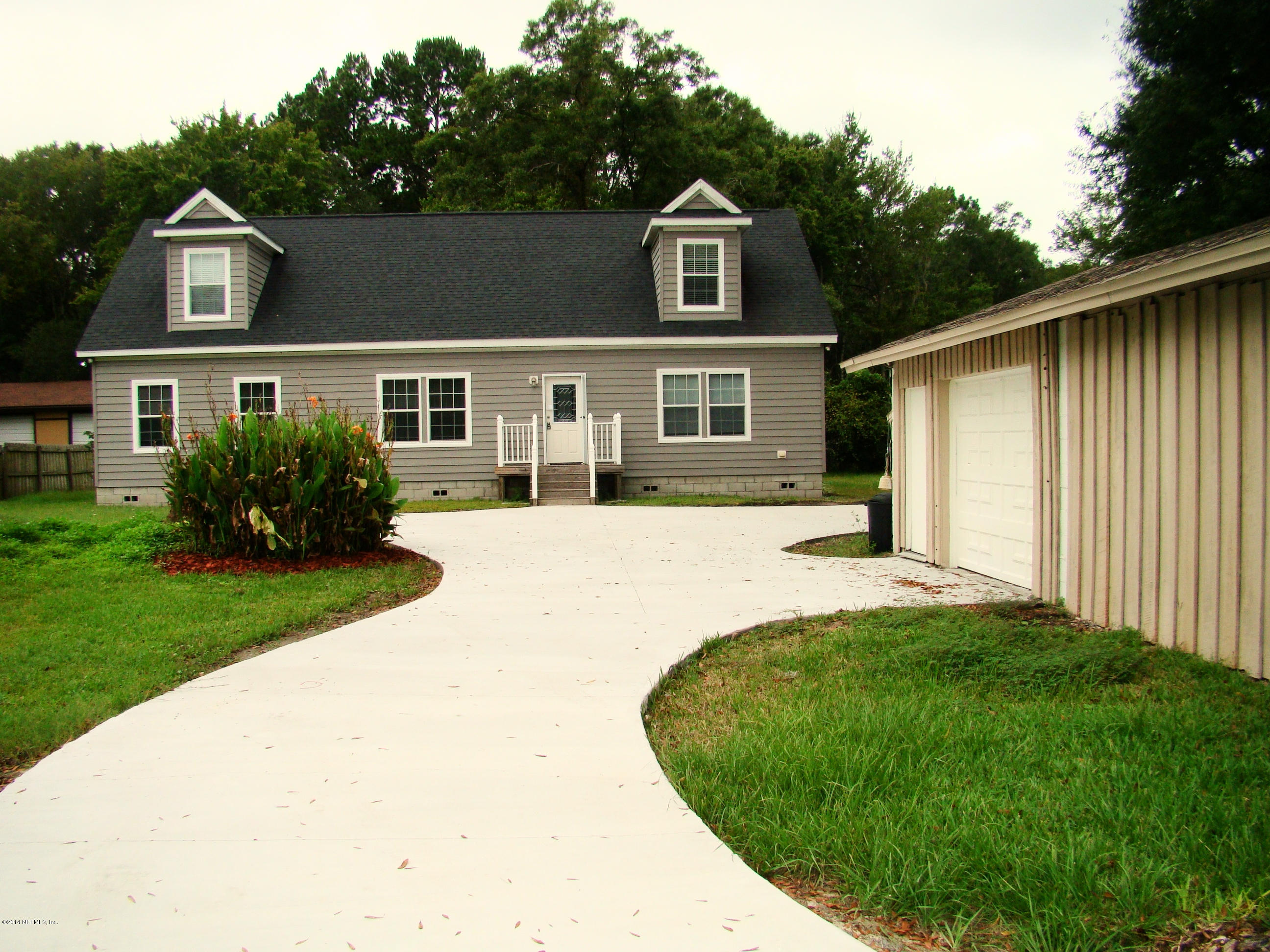 1716 Mccaul Road Jacksonville, FL 32220 - Photo 2 of 25 a front view of a house with a yard