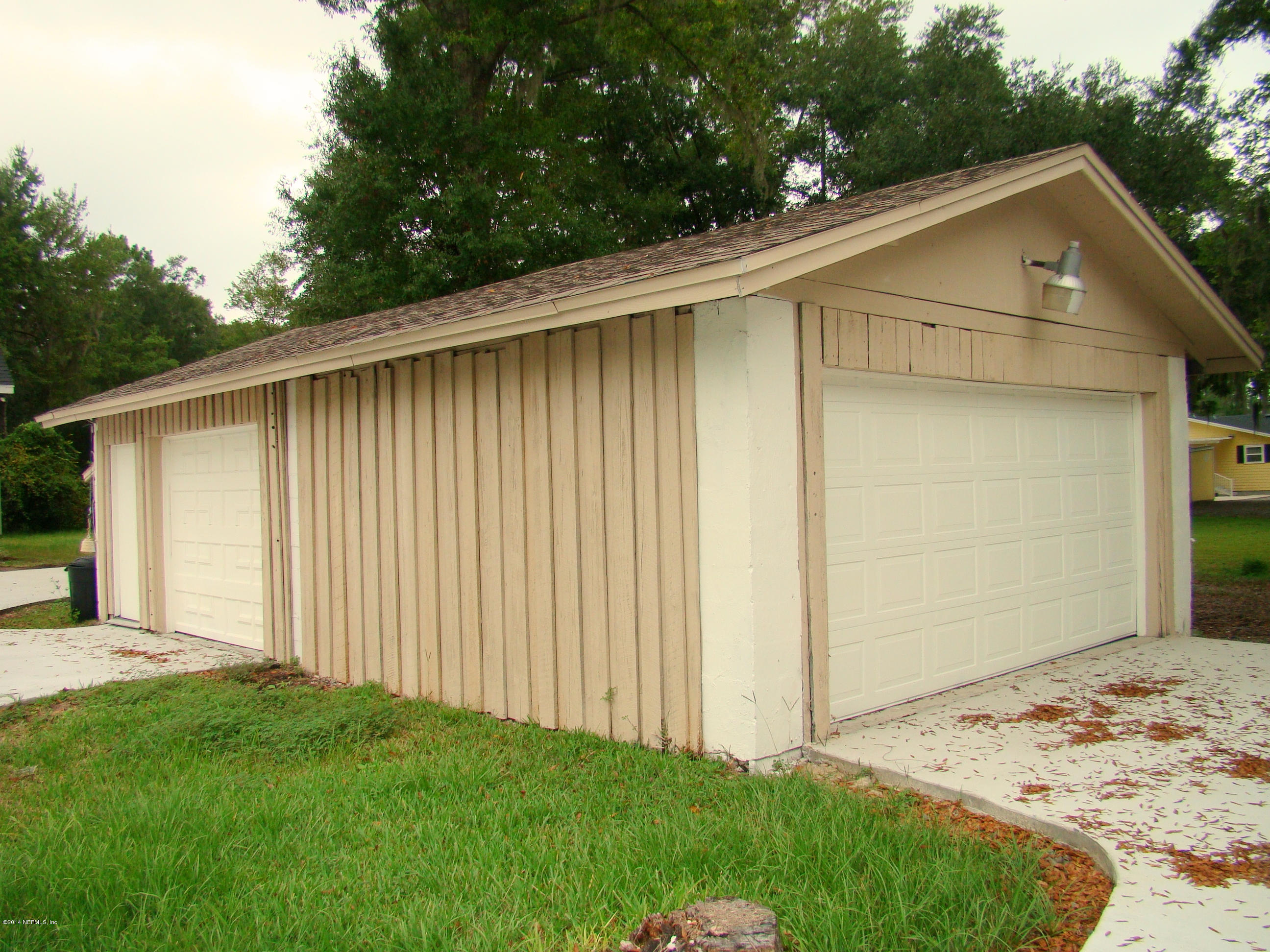1716 Mccaul Road Jacksonville, FL 32220 - Photo 3 of 25 a view of a back yard of the house