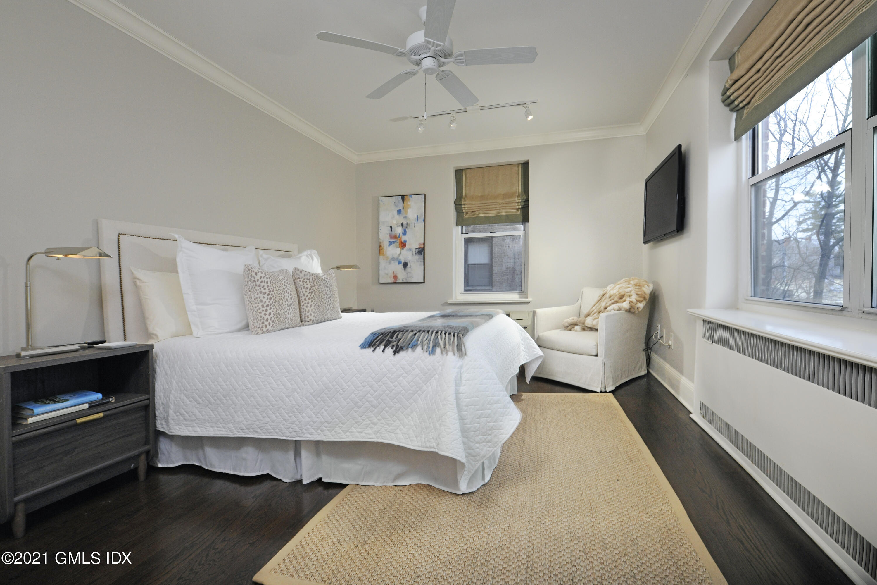 25 West Elm Street, Unit 47 Greenwich, CT 06830 - Photo 15 of 18 a bed room with a bed and a window