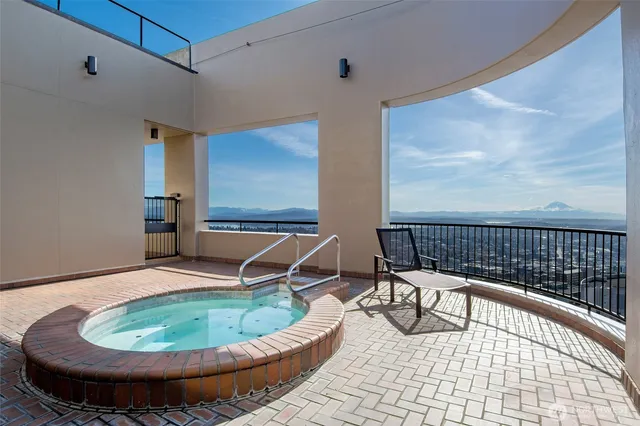 $635,000 | 1301 Spring Street, Unit 16C, Seattle, WA 98104