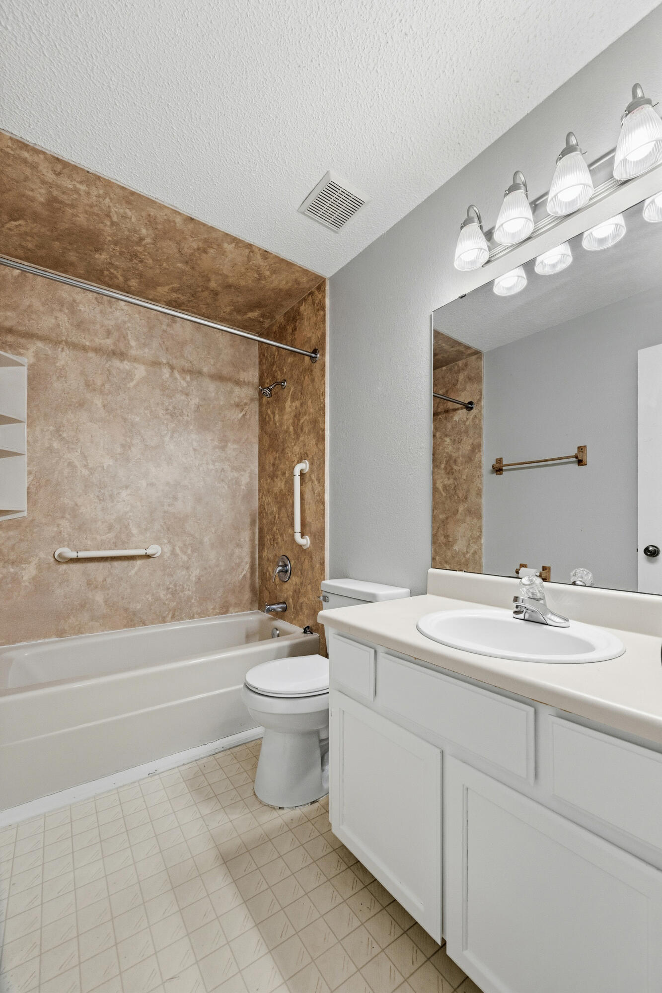 815 Valley Road Crestview, FL 32539 - Photo 27 of 40 a bathroom with a toilet a sink and bathtub