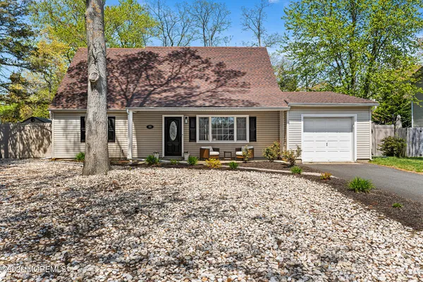 $550,000 | 88 Almond Drive, Toms River, NJ 08753