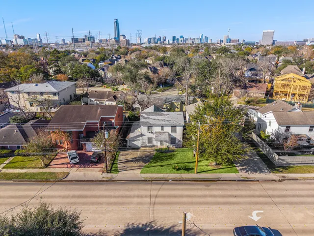 $425,000 | 4116 Bissonnet Street, Houston, TX 77005