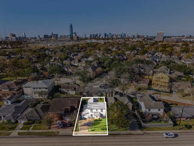 $425,000 | 4116 Bissonnet Street, Houston, TX 77005