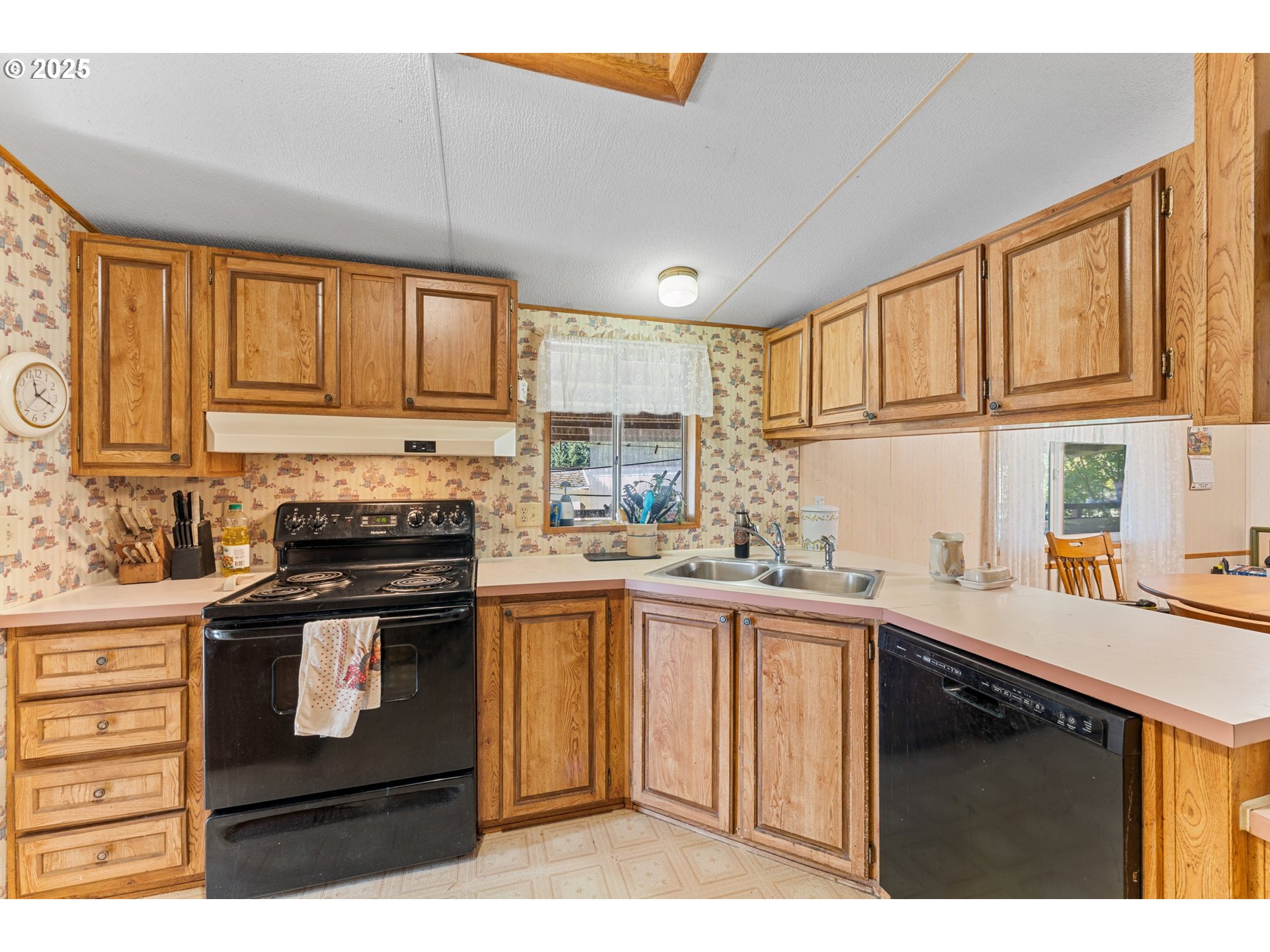 21807 South Schram Road Beavercreek, OR 97004 - Photo 10 of 32