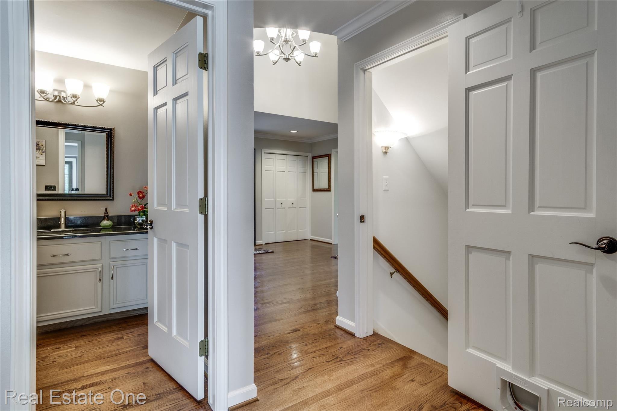 2802 Eagle Drive Rochester, MI 48309 - Photo 34 of 78 Interiors (31 of 69).jpg
