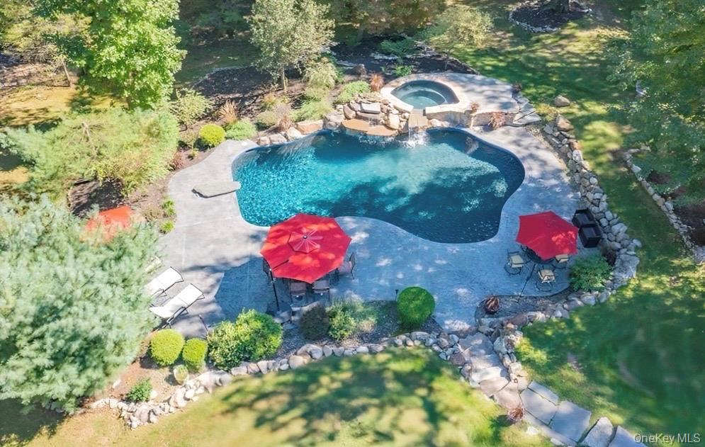 7 Gooler Court Stony Point, NY 10980 - Photo 31 of 35 Aerial view of a pool area