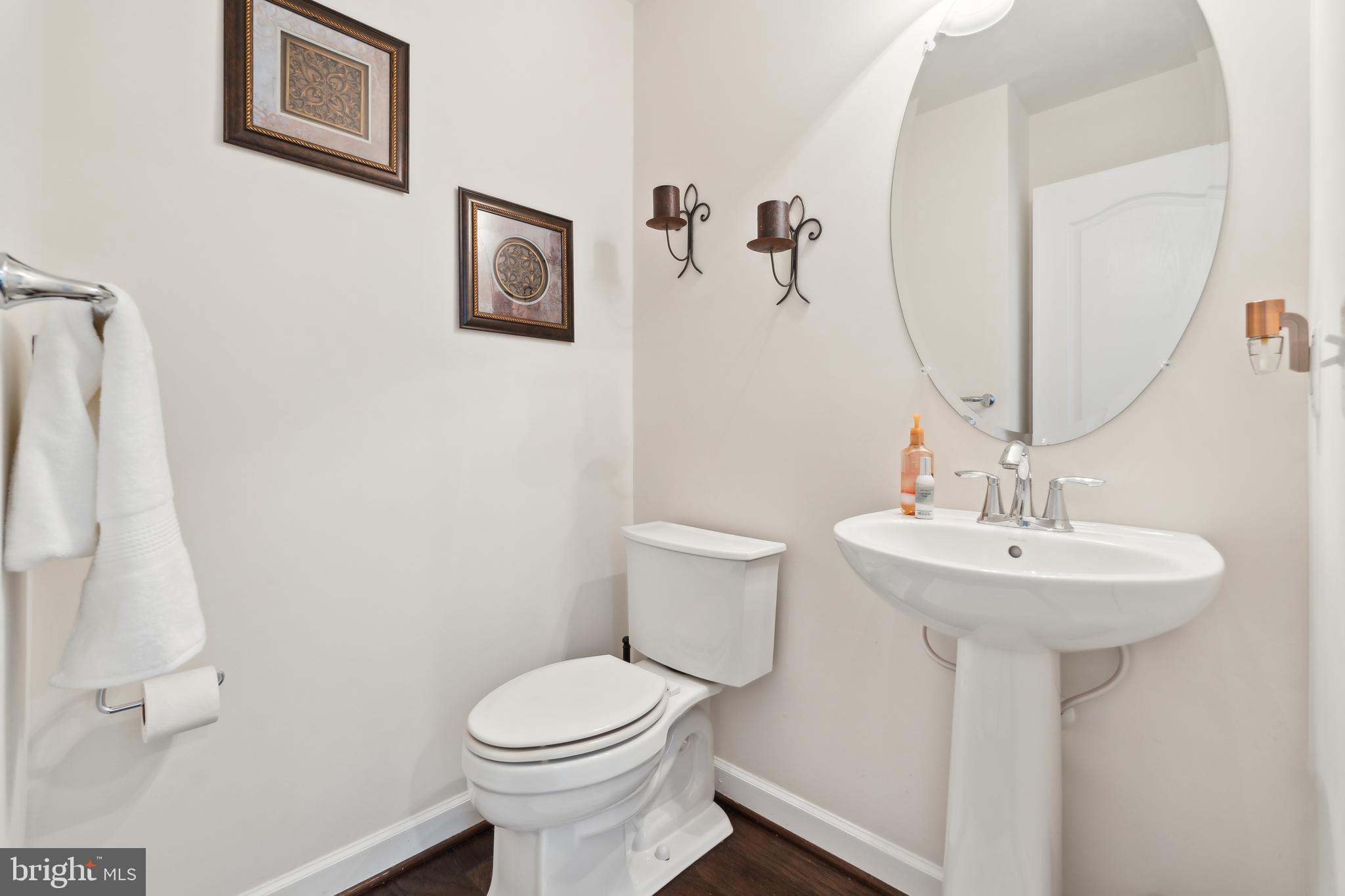 683 Loch Haven Road Edgewater, MD 21037 - Photo 19 of 52 Main level powder room