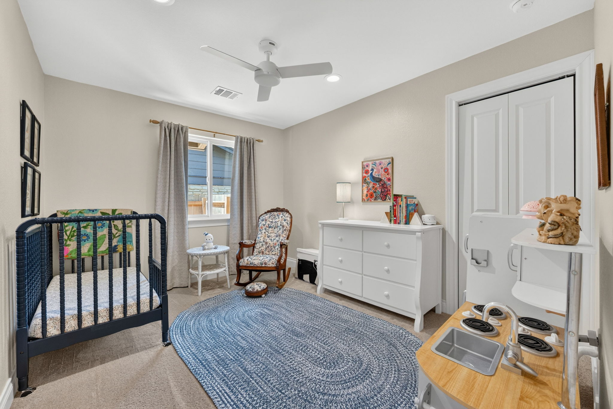 8611 Winding Walk Austin, TX 78757 - Photo 19 of 29 This charming room highlights the homes versatility. The clean lines and soft lighting create a serene atmosphere for anyone.