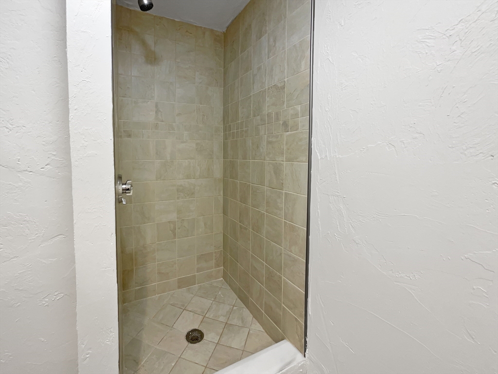 15 Cannongate Road, Unit 48 Tyngsborough, MA 01879 - Photo 22 of 25 a bathroom with a shower