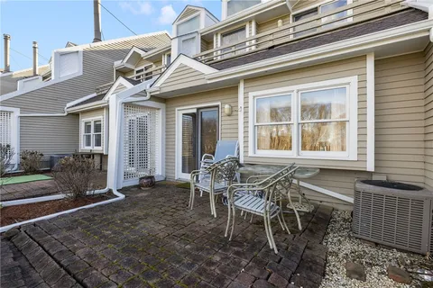 $435,000 | 53 Lawton Brook Lane, Portsmouth, RI 02871