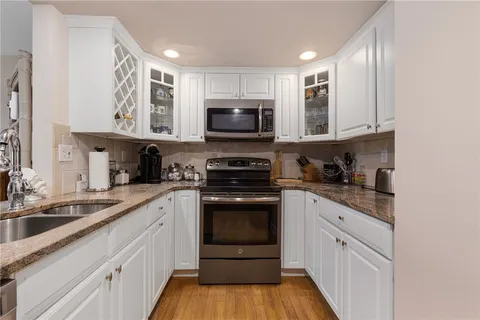 $435,000 | 53 Lawton Brook Lane, Portsmouth, RI 02871