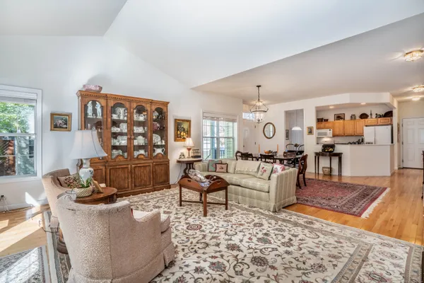 $485,900 | 28 Meadowview Court, Unit 28, Canton, CT 06019