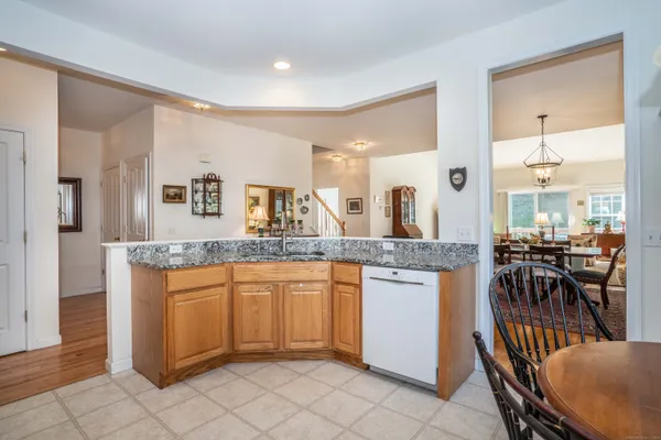 $485,900 | 28 Meadowview Court, Unit 28, Canton, CT 06019
