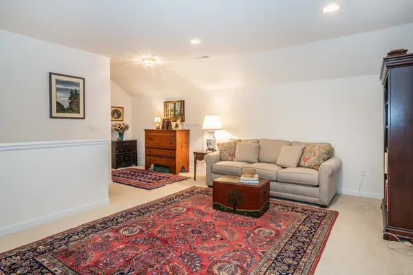 $485,900 | 28 Meadowview Court, Unit 28, Canton, CT 06019