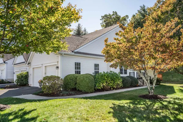 $485,900 | 28 Meadowview Court, Unit 28, Canton, CT 06019