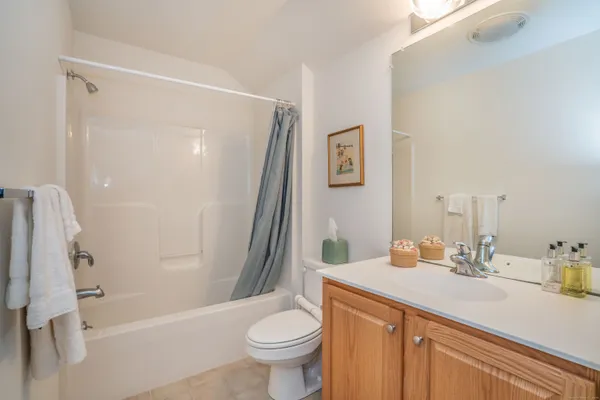 $485,900 | 28 Meadowview Court, Unit 28, Canton, CT 06019