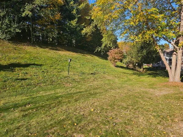 $485,900 | 28 Meadowview Court, Unit 28, Canton, CT 06019