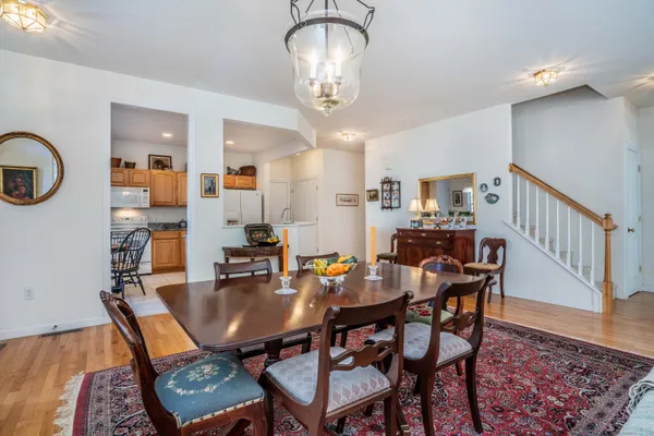 $485,900 | 28 Meadowview Court, Unit 28, Canton, CT 06019