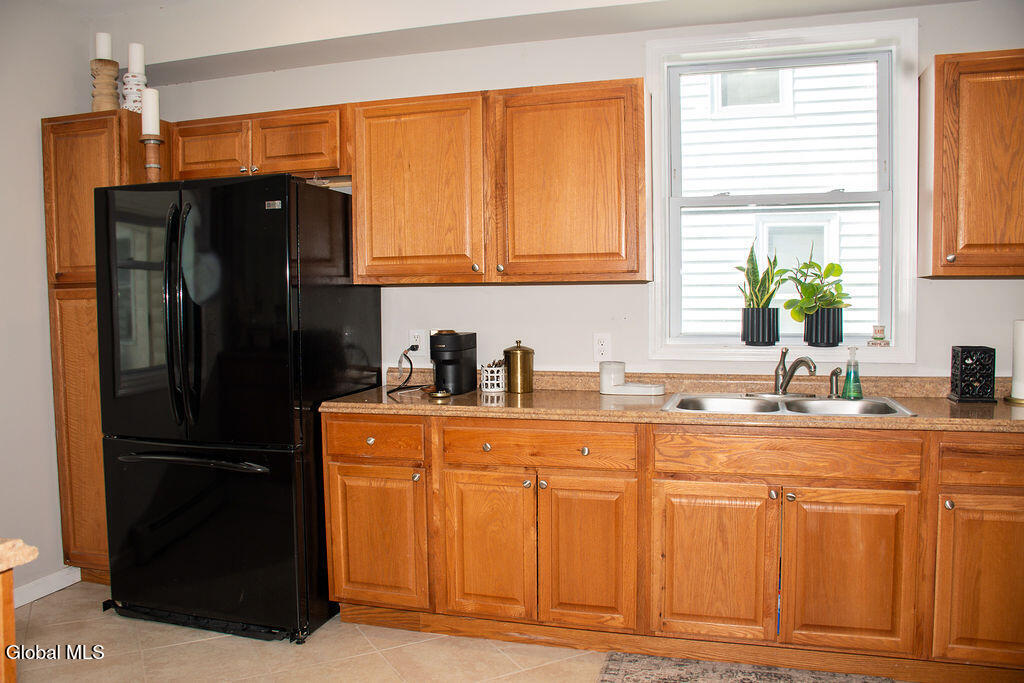 150 Clayton Road Schenectady, NY 12304 - Photo 6 of 22 DSC_8067